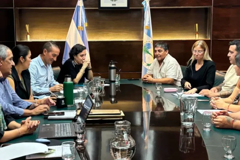 El gobierno provincial se reunió con ATE y se levantaron las medidas de fuerza