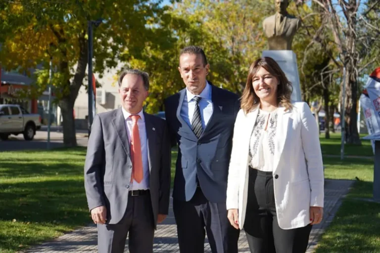 Plottier celebró sus 91 años con un homenaje a los pioneros y una mirada puesta en el futuro